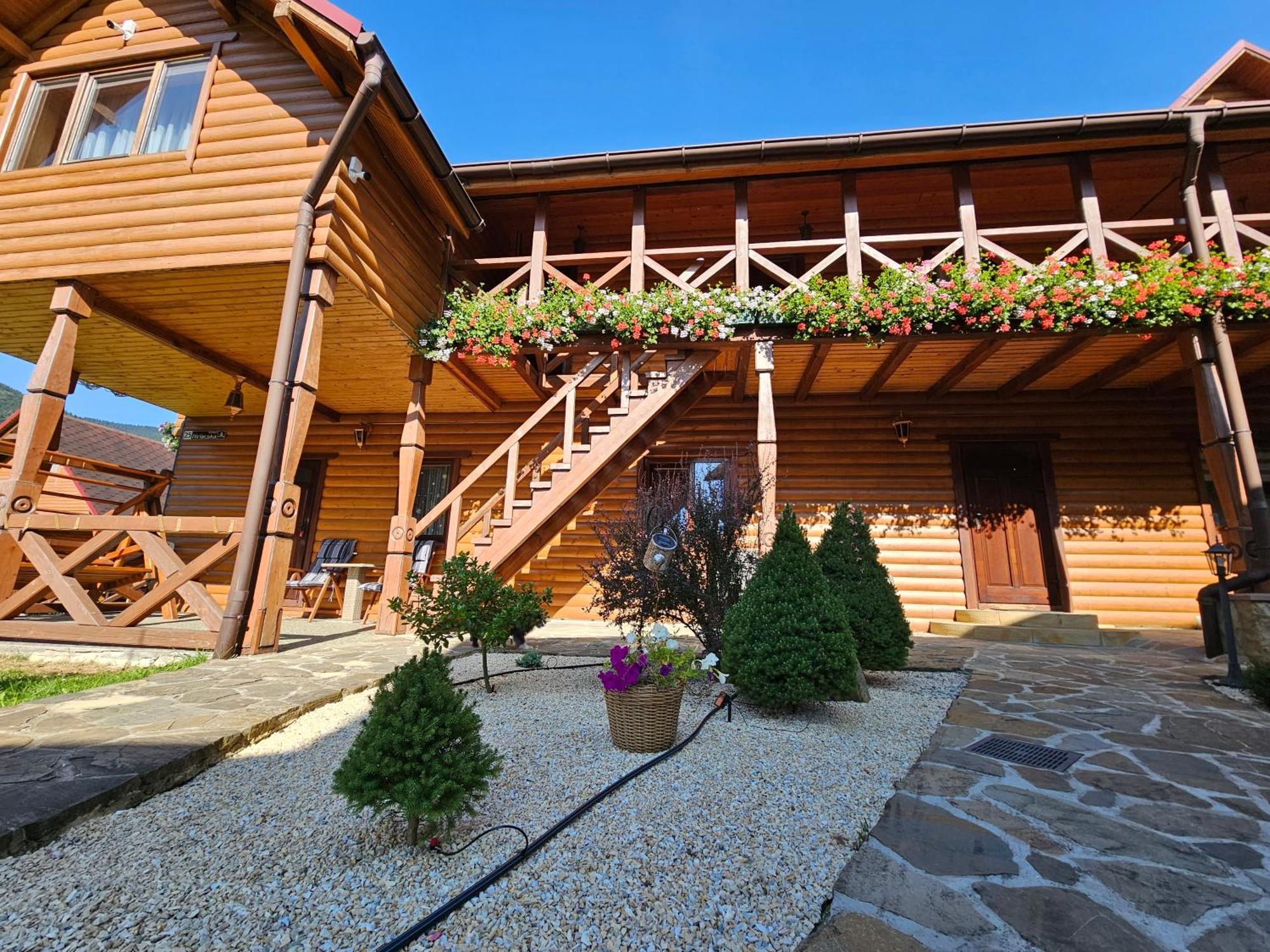 Guesthouse Kolo Druziv Tatariv Εξωτερικό φωτογραφία